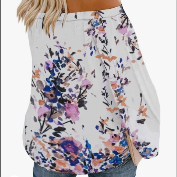 Super cute woman off shoulder floral blouse - Picture 13 of 14